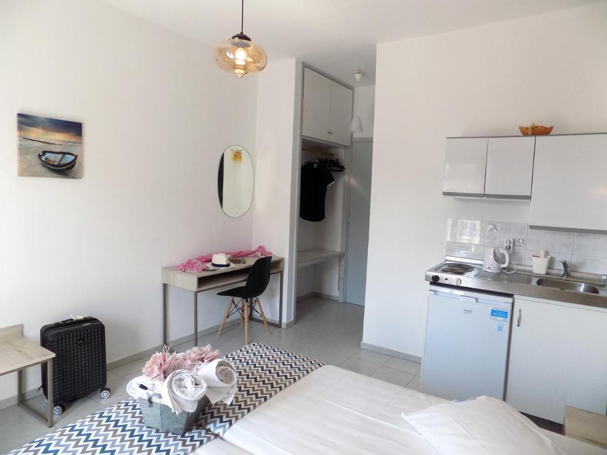Vana Studios & Apartments リメナリア エクステリア 写真